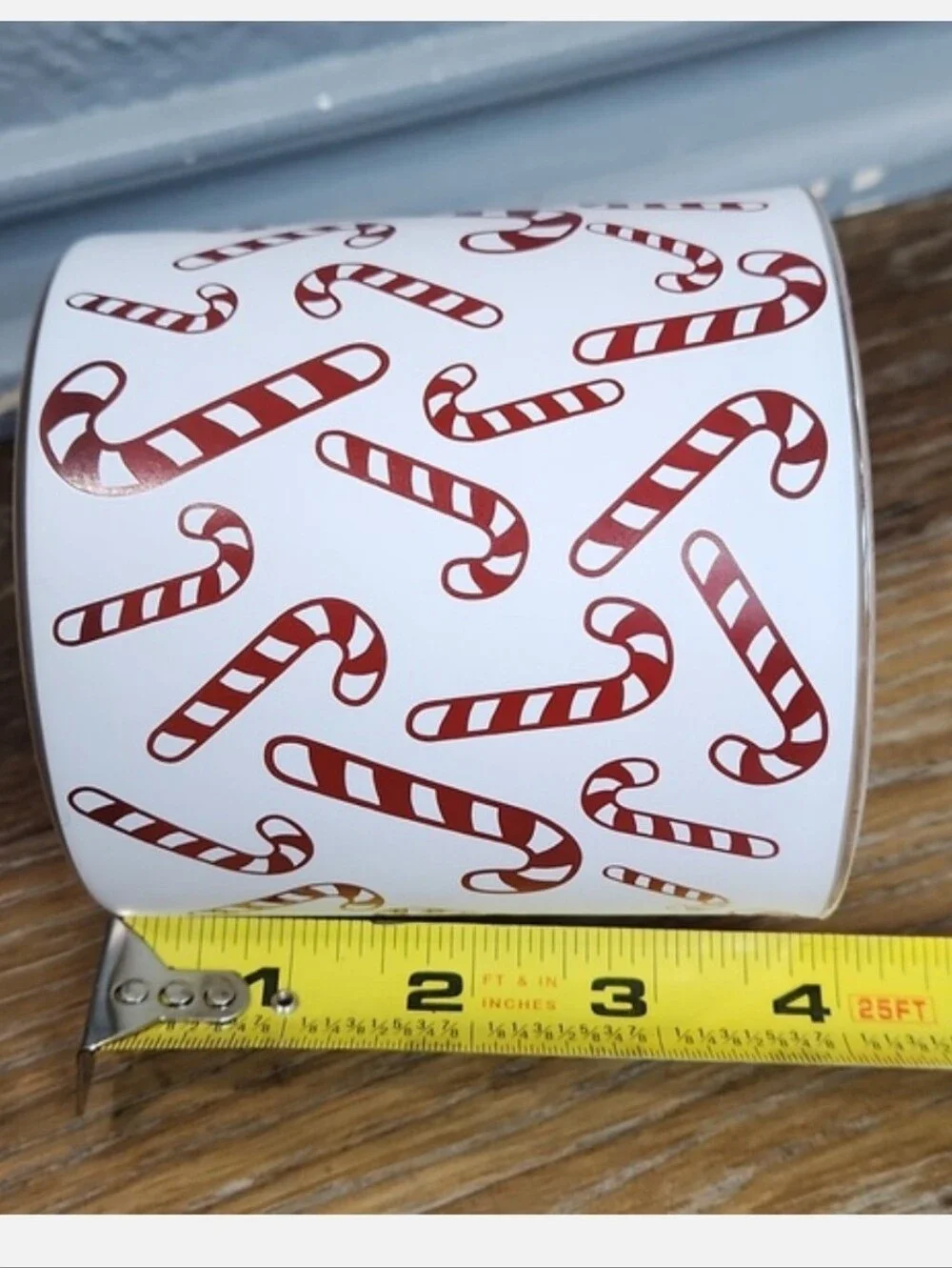 NWT Peppermint Swirl Scented Candle Red White Candycanes 14 oz